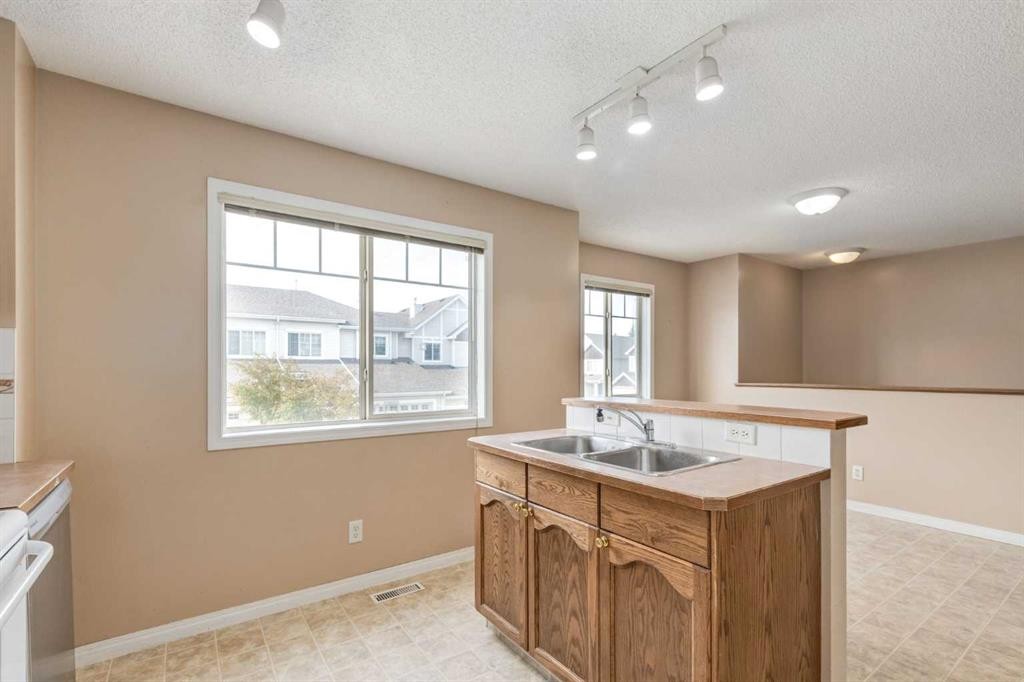 109 Hidden Creek Gardens Nw, Calgary, AB