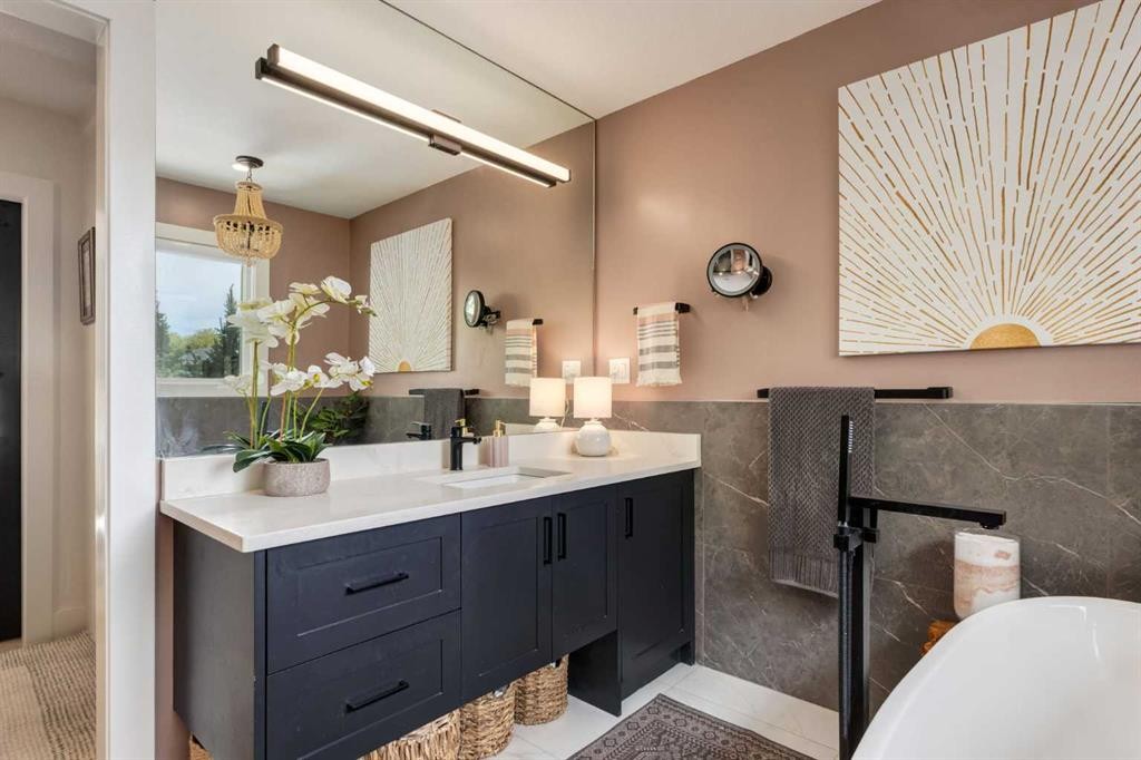 232 Midglen Place Se, Calgary, AB