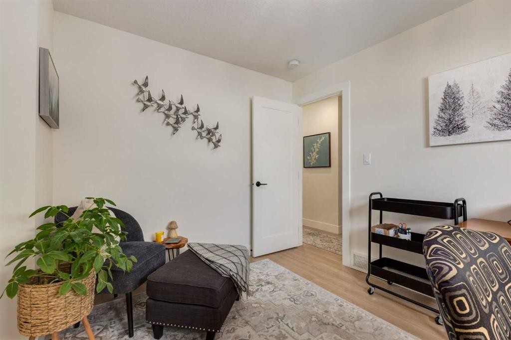 232 Midglen Place Se, Calgary, AB