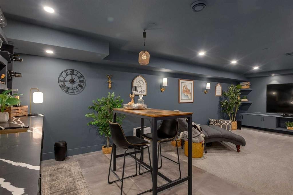 232 Midglen Place Se, Calgary, AB