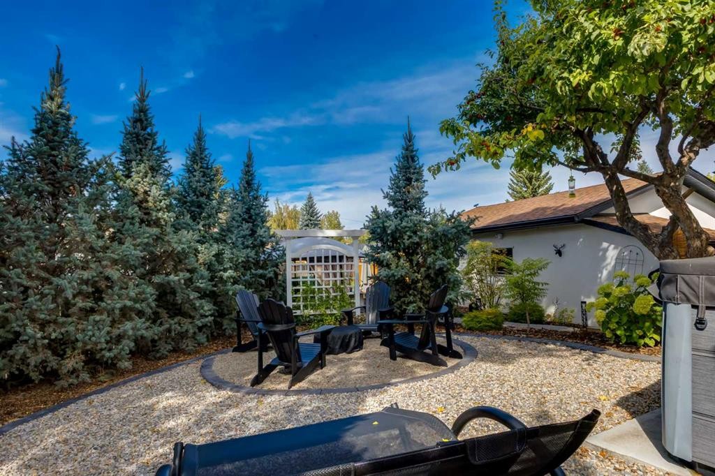 232 Midglen Place Se, Calgary, AB