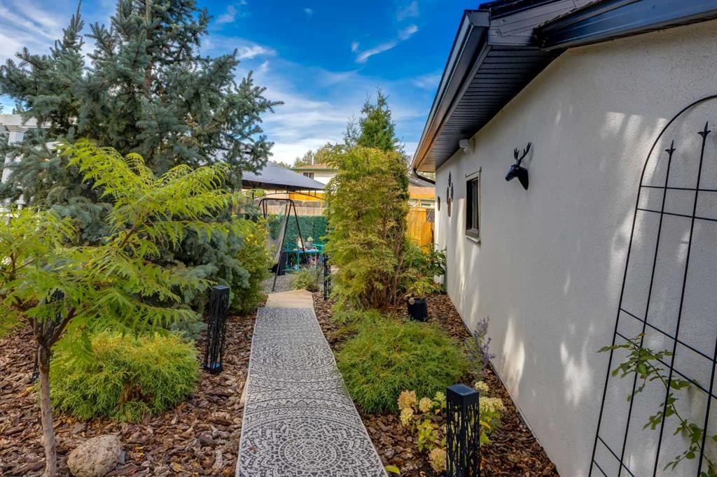 232 Midglen Place Se, Calgary, AB