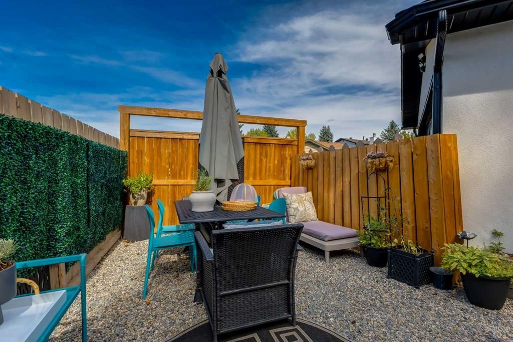 232 Midglen Place Se, Calgary, AB