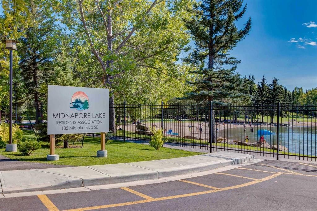 232 Midglen Place Se, Calgary, AB
