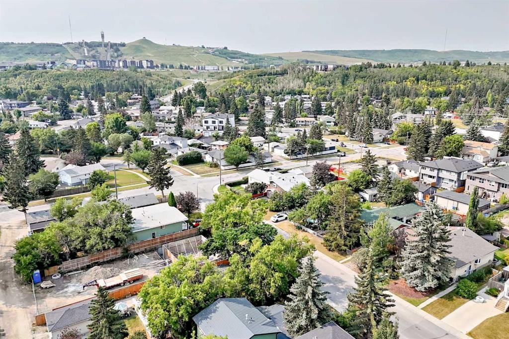8335 47 Avenue Nw, Calgary, AB