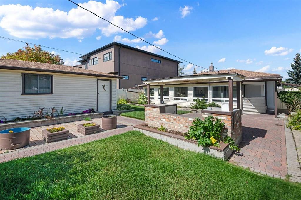 8335 47 Avenue Nw, Calgary, AB
