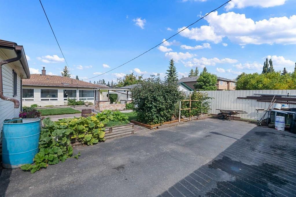 8335 47 Avenue Nw, Calgary, AB