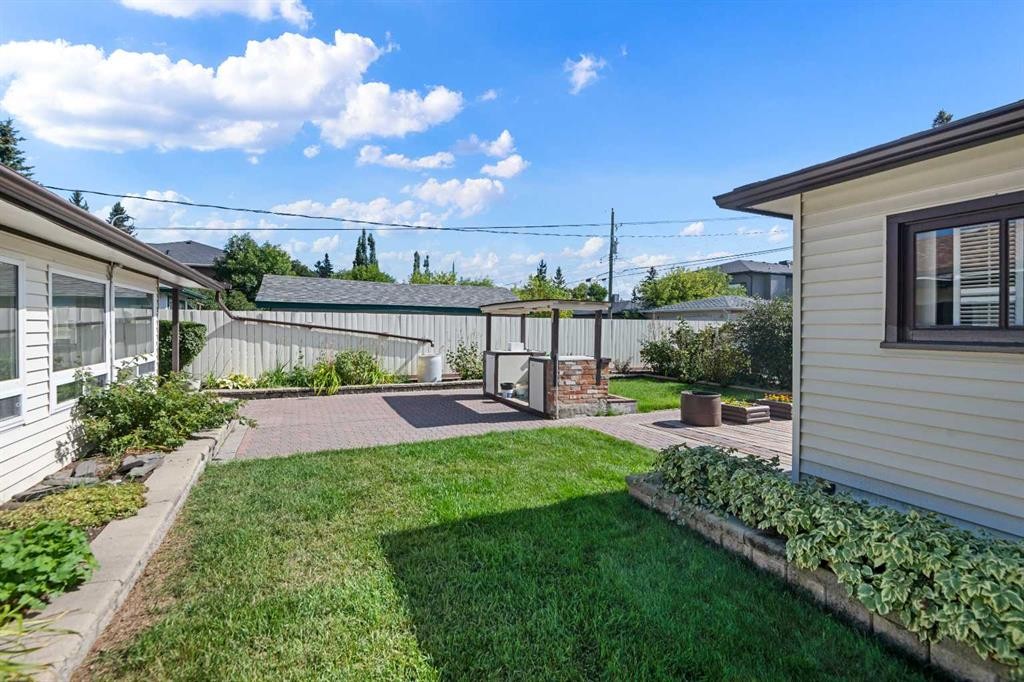 8335 47 Avenue Nw, Calgary, AB