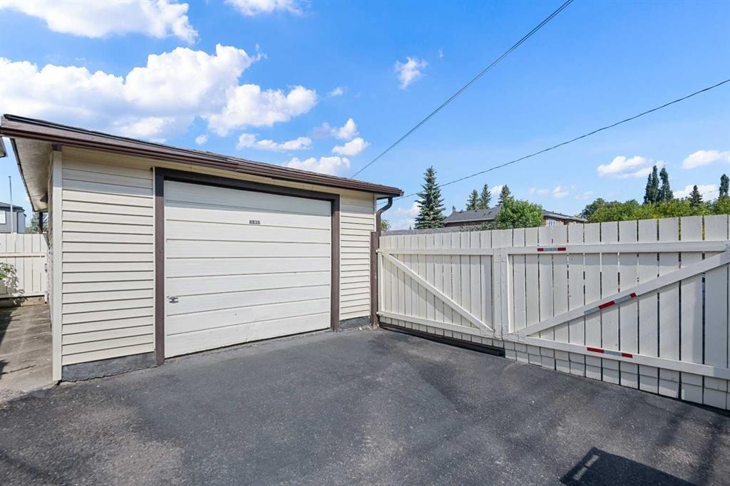8335 47 Avenue Nw, Calgary, AB