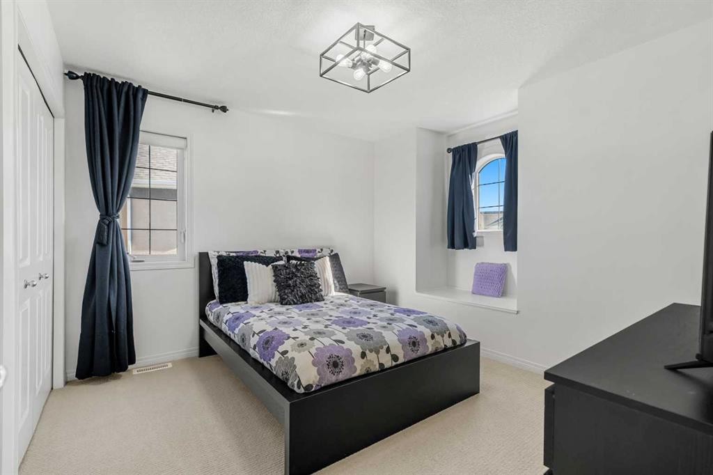 117 Mahogany Place Se, Calgary, AB