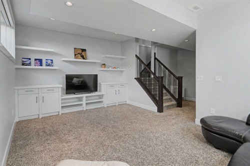 4640 15 Avenue Nw, Calgary, AB 