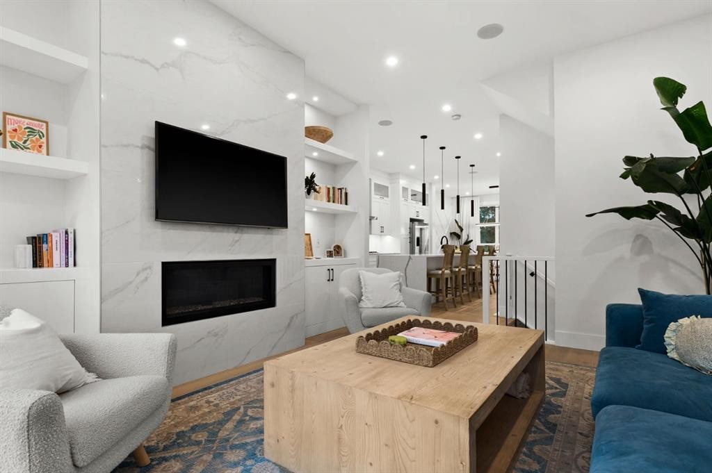 921 41 Street Sw, Calgary, AB