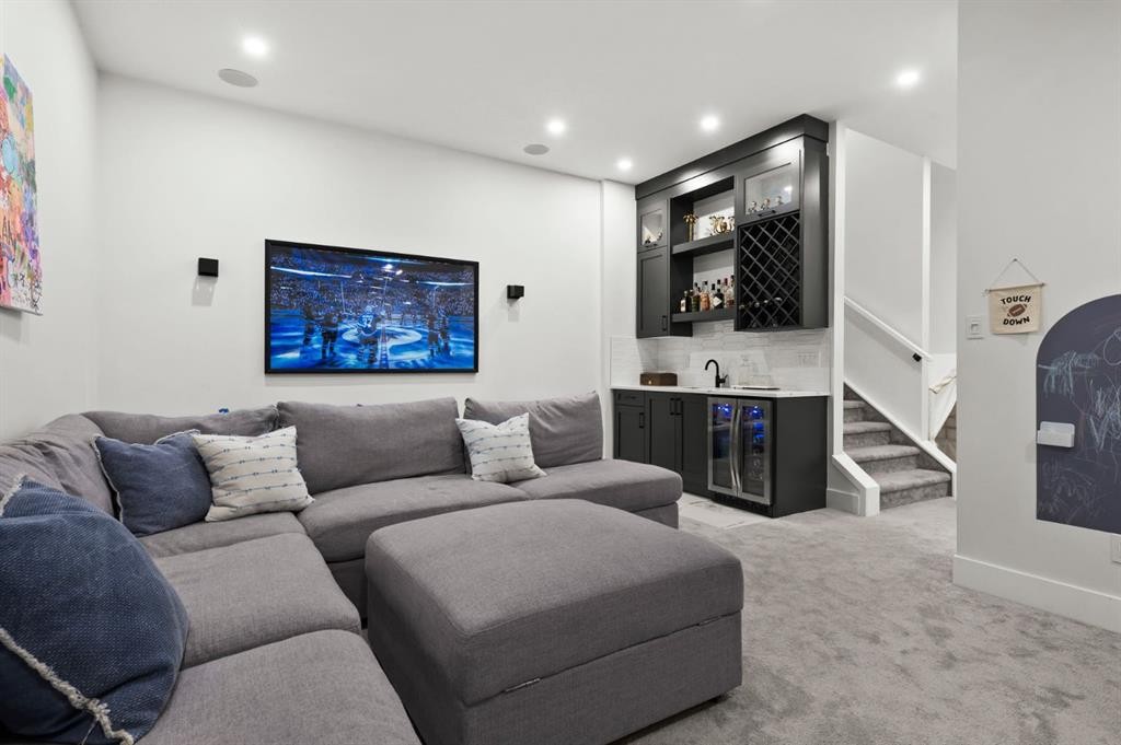 921 41 Street Sw, Calgary, AB