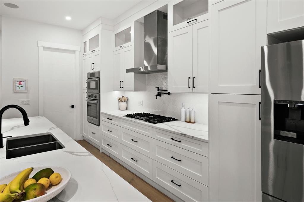 921 41 Street Sw, Calgary, AB