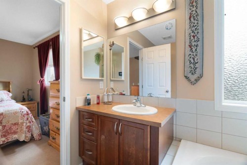 128 Copperstone Grove Se, Calgary, AB 