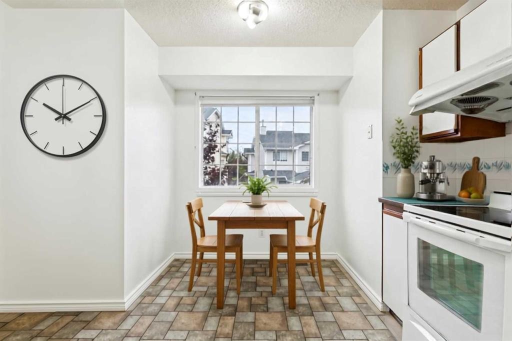 412 Hawkstone Manor Nw, Calgary, AB