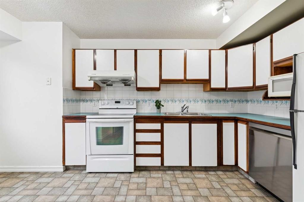 412 Hawkstone Manor Nw, Calgary, AB