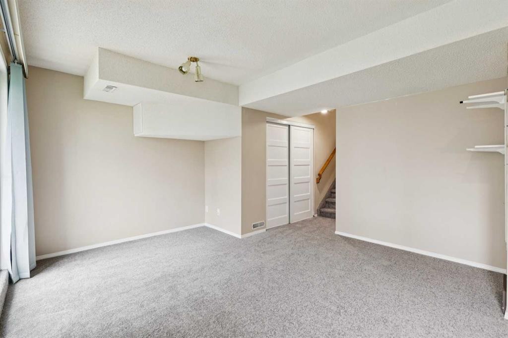 412 Hawkstone Manor Nw, Calgary, AB