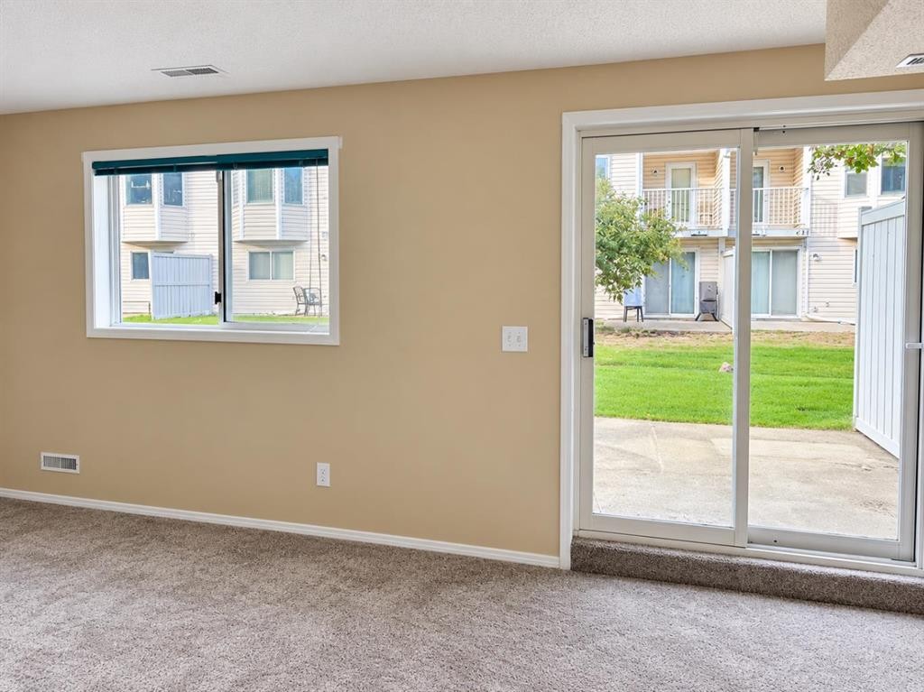 412 Hawkstone Manor Nw, Calgary, AB