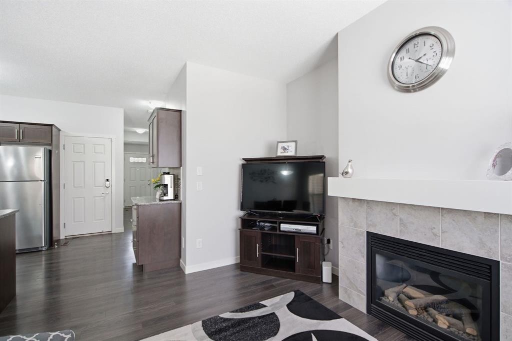 126 Copperpond Landing Se, Calgary, AB