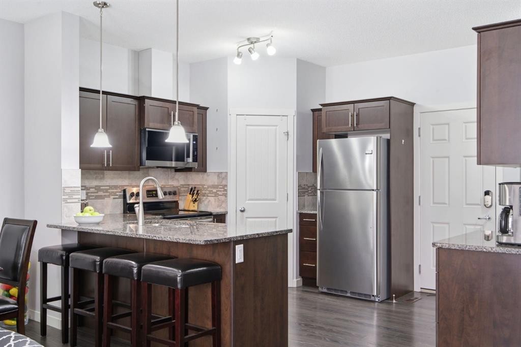 126 Copperpond Landing Se, Calgary, AB