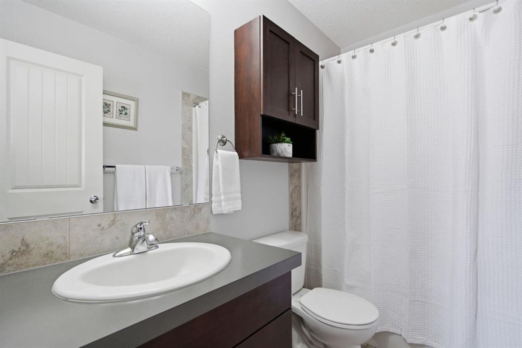 126 Copperpond Landing Se, Calgary, AB