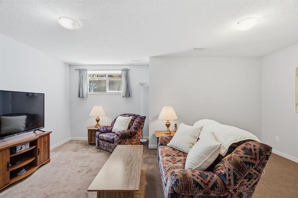 126 Copperpond Landing Se, Calgary, AB