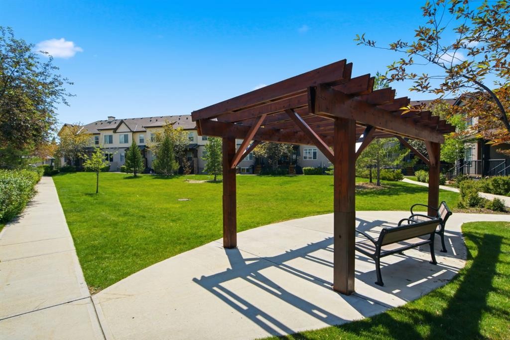 126 Copperpond Landing Se, Calgary, AB