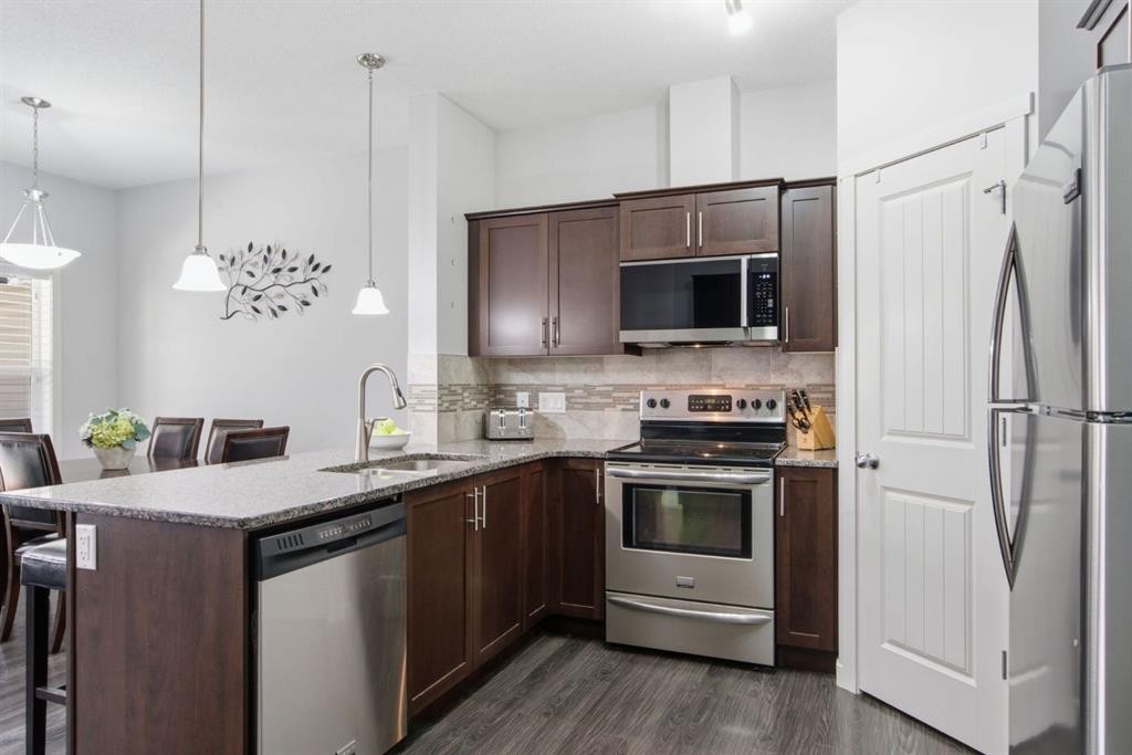 126 Copperpond Landing Se, Calgary, AB