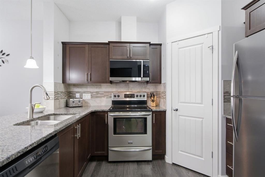 126 Copperpond Landing Se, Calgary, AB