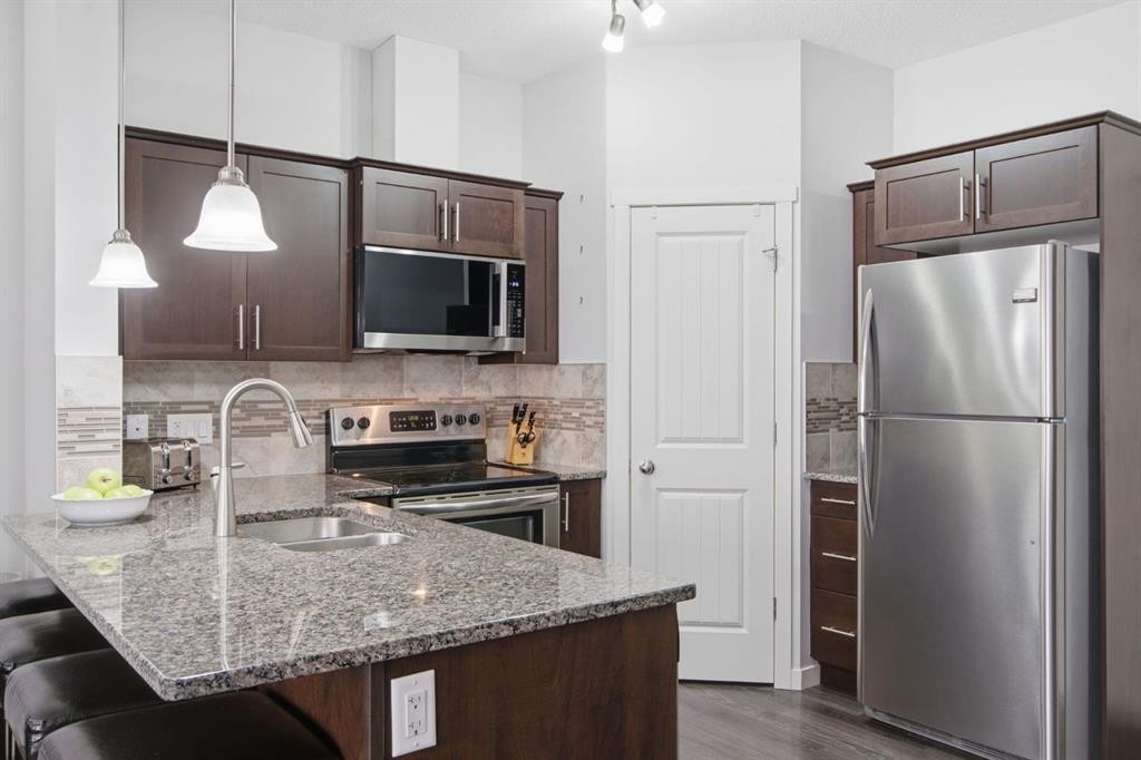 126 Copperpond Landing Se, Calgary, AB