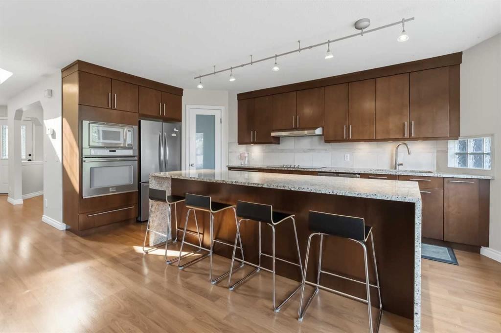 307 Hidden Cove Nw, Calgary, AB