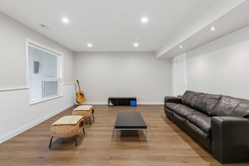 307 Hidden Cove Nw, Calgary, AB