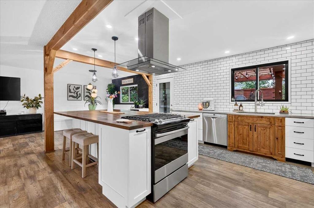 1703 107 Avenue Sw, Calgary, AB