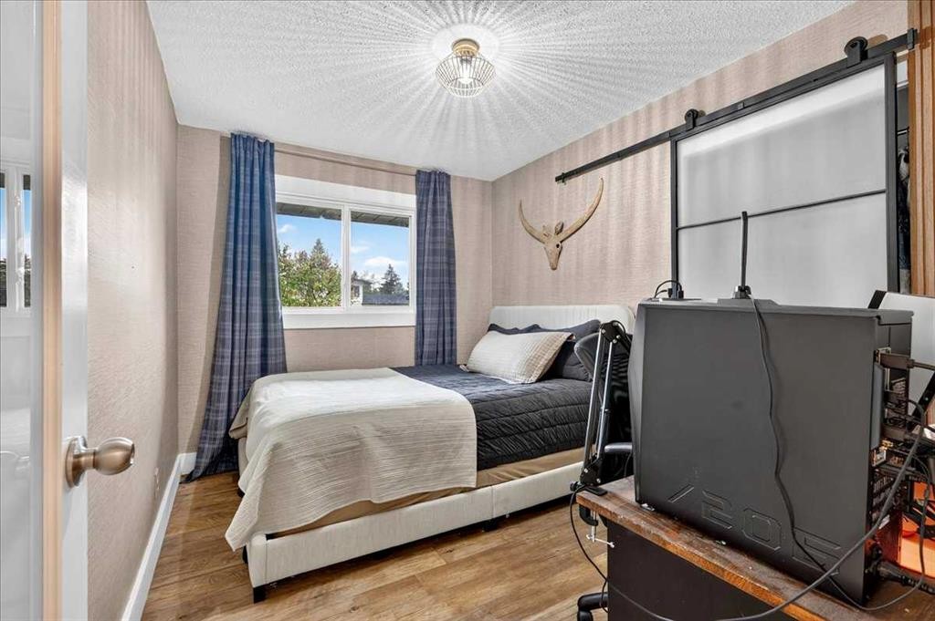 1703 107 Avenue Sw, Calgary, AB