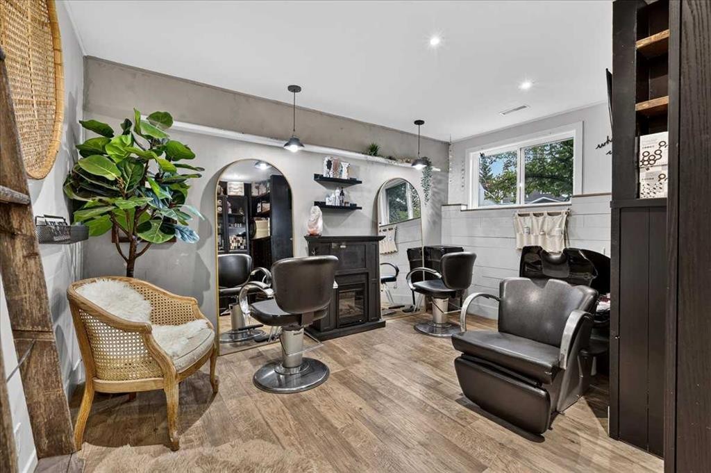 1703 107 Avenue Sw, Calgary, AB