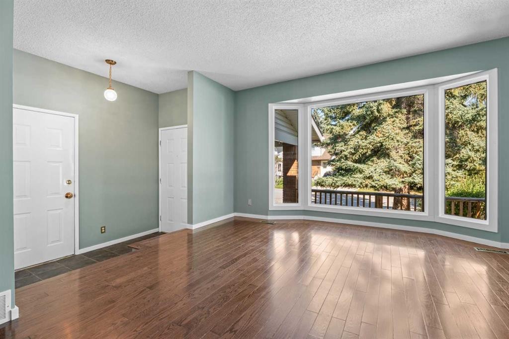 367 Woodridge Place Sw, Calgary, AB