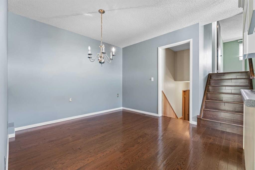 367 Woodridge Place Sw, Calgary, AB
