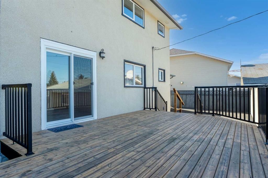 135 Queensland Road Se, Calgary, AB