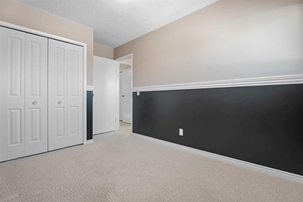 135 Queensland Road Se, Calgary, AB