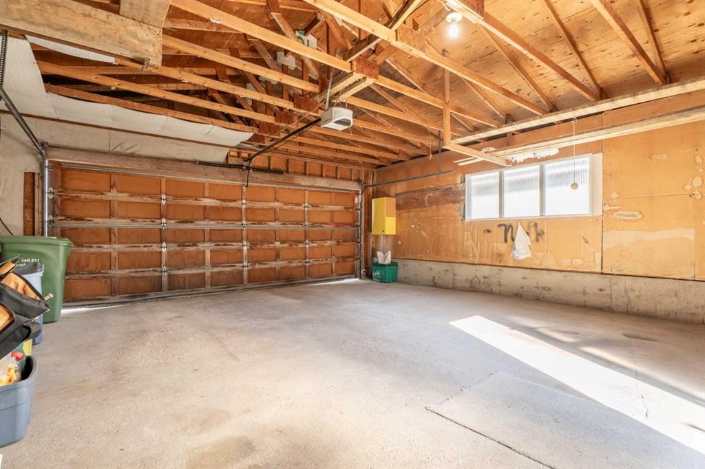 135 Queensland Road Se, Calgary, AB
