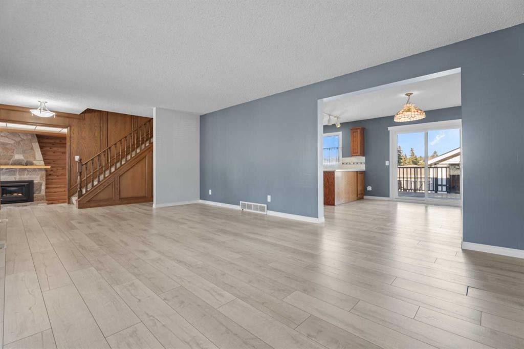 135 Queensland Road Se, Calgary, AB