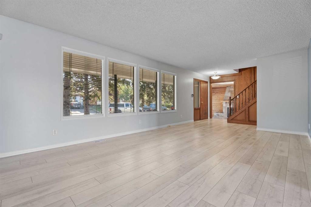 135 Queensland Road Se, Calgary, AB