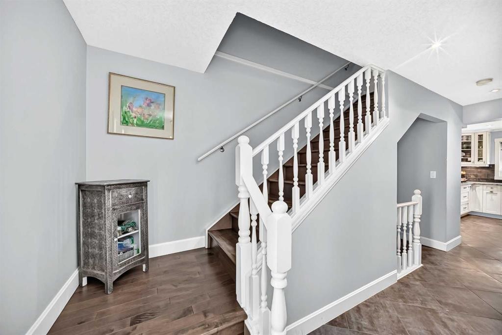 6 Edgedale Way Nw, Calgary, AB