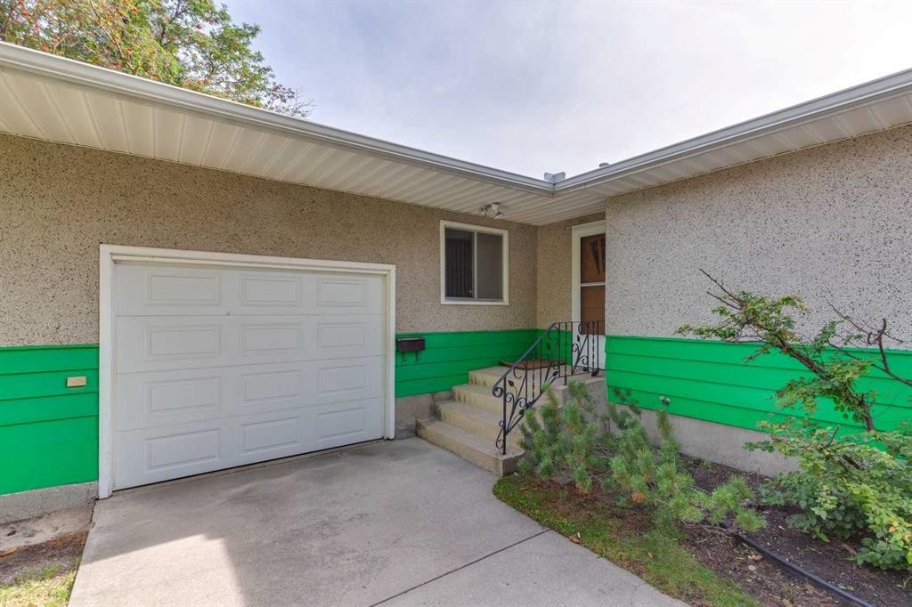 28 Gainsborough Drive Sw, Calgary, AB