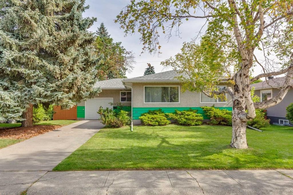 28 Gainsborough Drive Sw, Calgary, AB