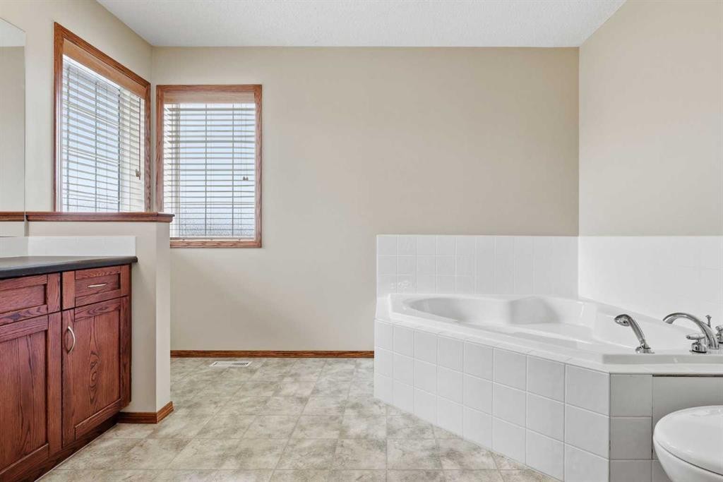 198 Cranwell Close Se, Calgary, AB