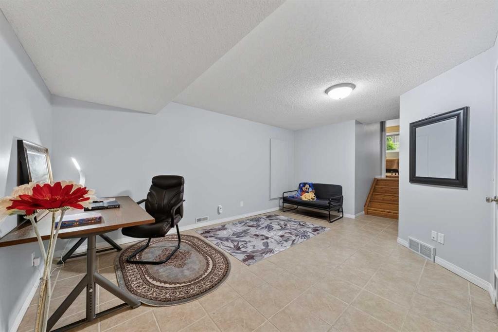 73 Hidden Valley Villas Nw, Calgary, AB