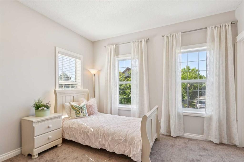 115 Couture Crescent Sw, Calgary, AB