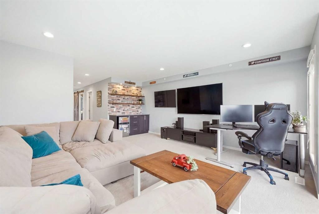 43 Howse Manor Ne, Calgary, AB